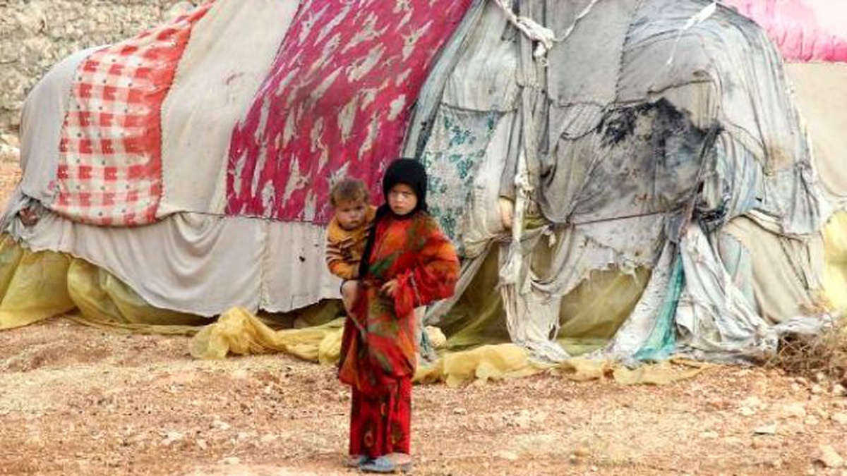 Suriye\'nin Türkiye Sınırındaki Çadırlarda Yaşayanların Sayısı 300 Bini Aştı