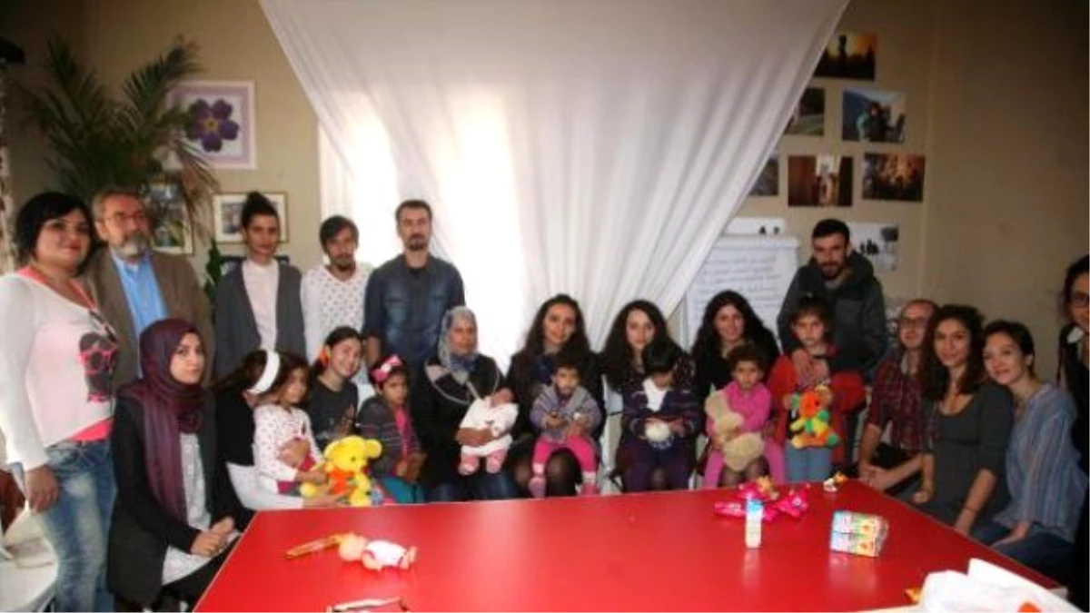 Suriyeli Anne ve 6 Çocuğu \'Ölüm Botundan\' Döndü
