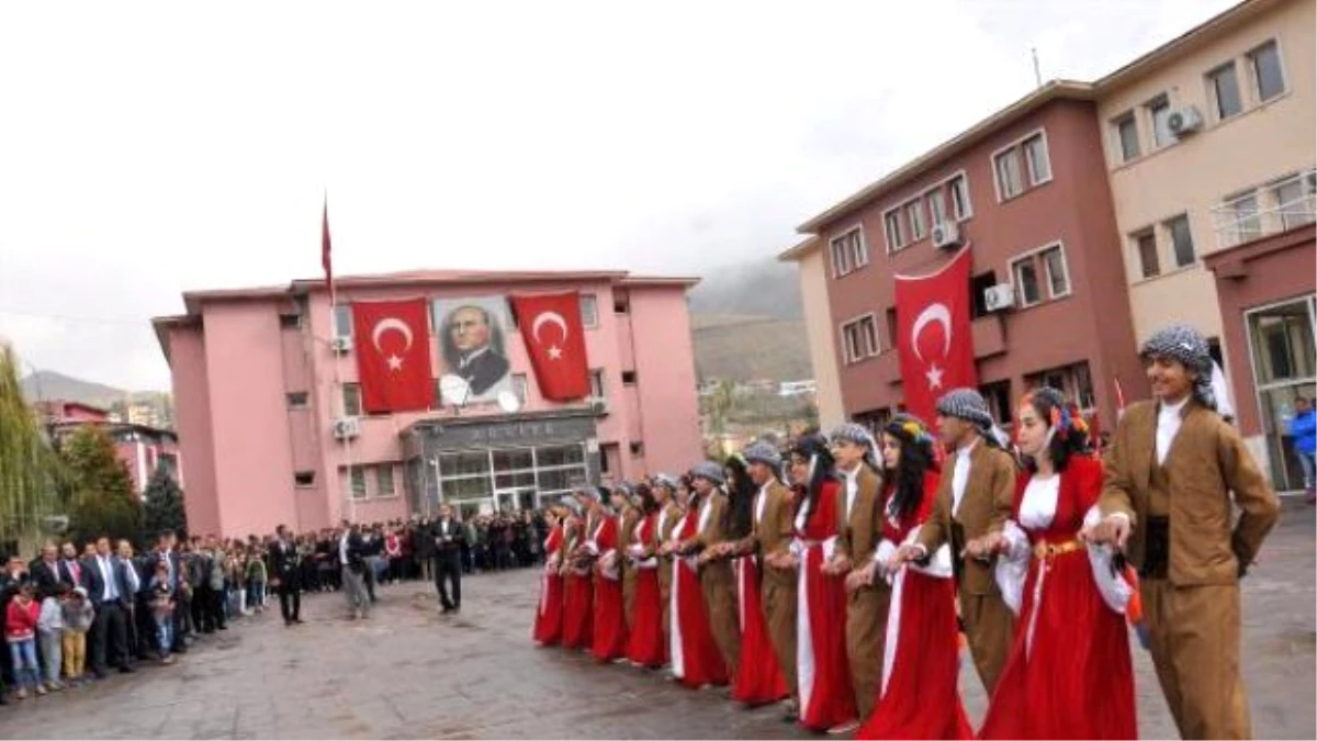 Van, Hakkari, Bitlis\'te Cumhuriyet Coşkusu