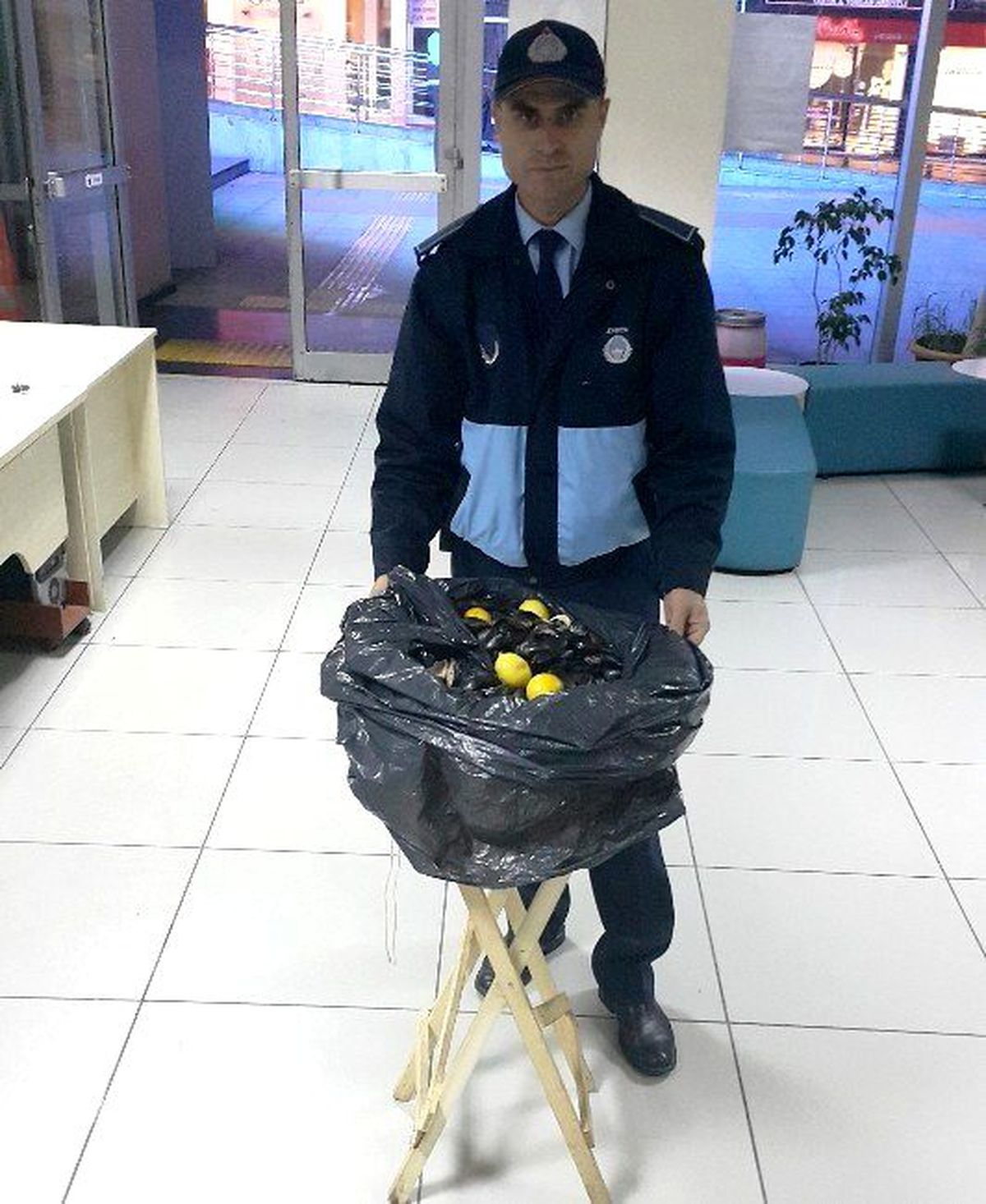 Zabıtadan Açıkta Satılan Ürünleri Satın Almayın Uyarısı