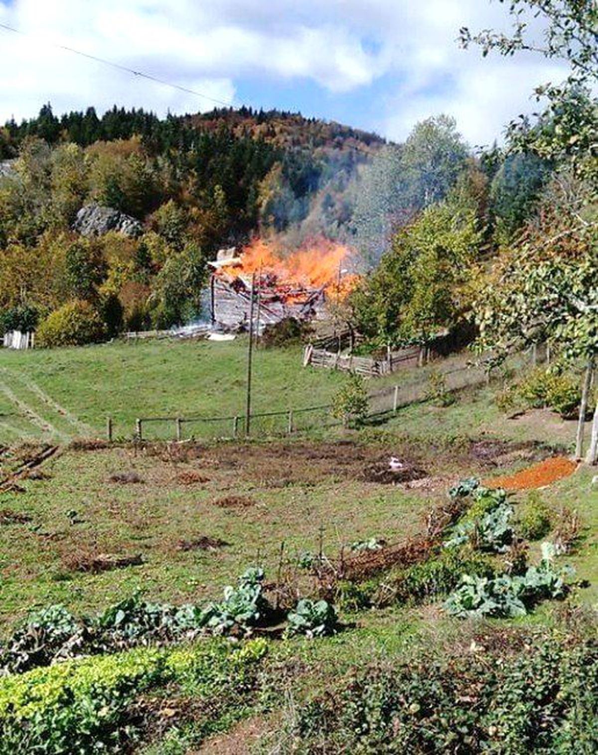 Ahşap Ev Yangında Küle Döndü