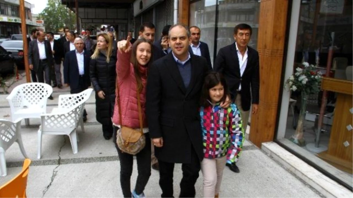 Bakan Kılıç\'a Seçim Gezilerinde Aile Desteği