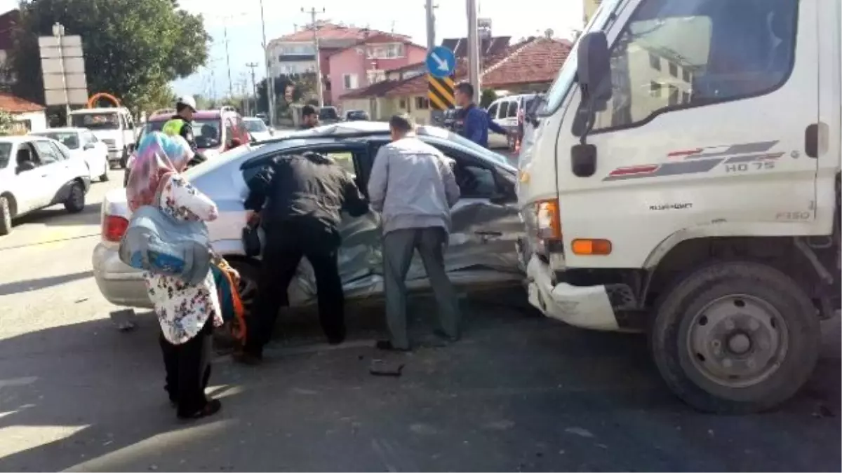 Bolu\'da Trafik Kazası: 3 Yaralı