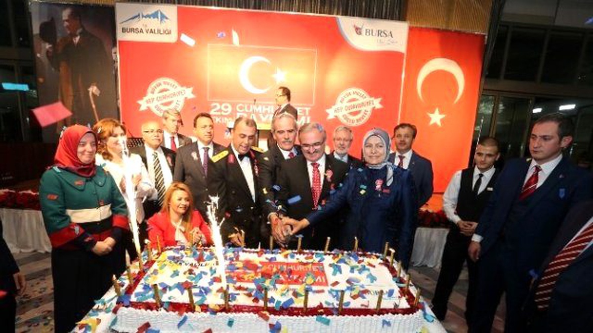 Bursa Valiliği\'nden Cumhuriyet Resepsiyonu