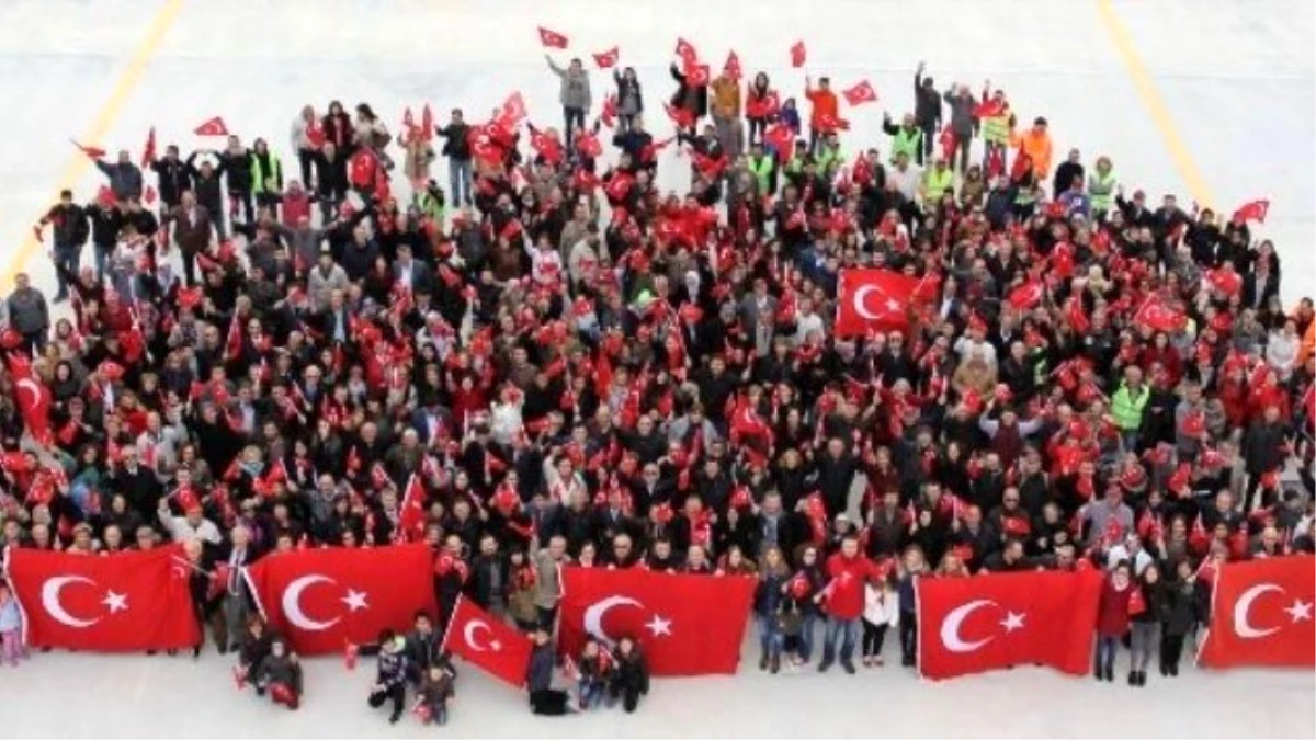 Cumhuriyet Fotoğrafı İçin Türkiye\'nin Dört Bir Yanından Geldiler