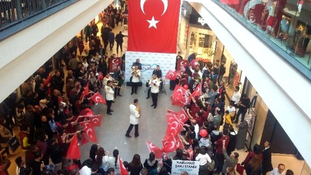 Cumhuriyet\'in 92. Yıl Coşkusu Forum Erzurum\'da Yaşandı