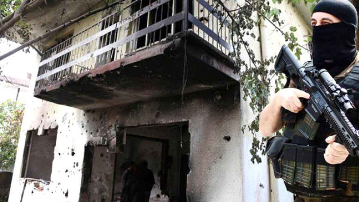 Diyarbakır'daki Operasyonda Yakalanan 17 IŞİD'liden 8'i Tutuklandı