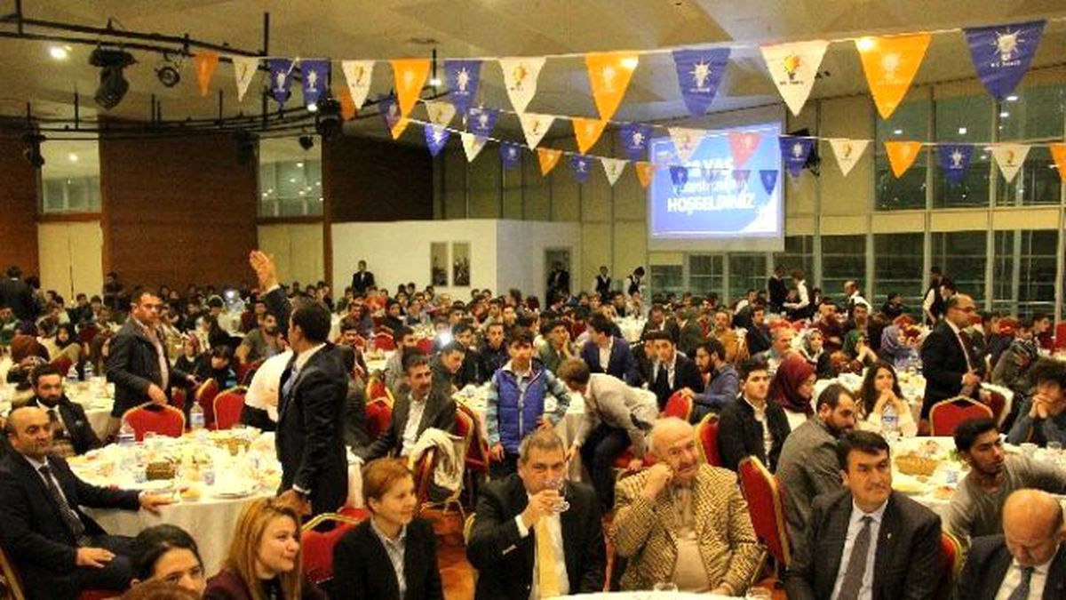 Efkan Ala Bursa\'da İlk Defa Oy Kullanacak Olan Gençlerle Bir Araya Geldi