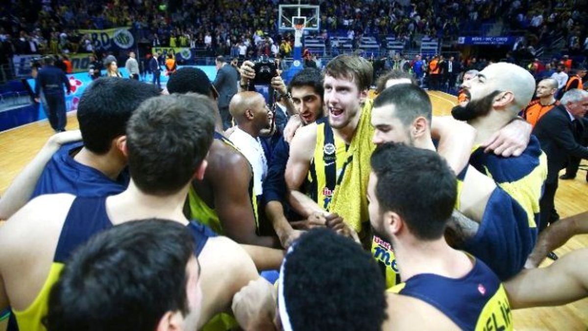 Fenerbahçe, Son Şampiyon Real Madrid'i Yendi: 77-66