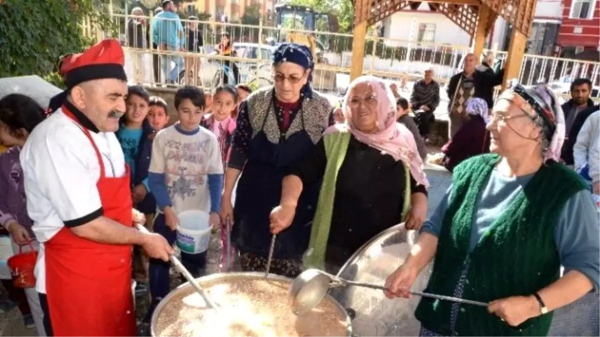 Hacı Bektaş-ı Veli Kültür Merkezi Vakfı\'nda Aşure Etkinliği