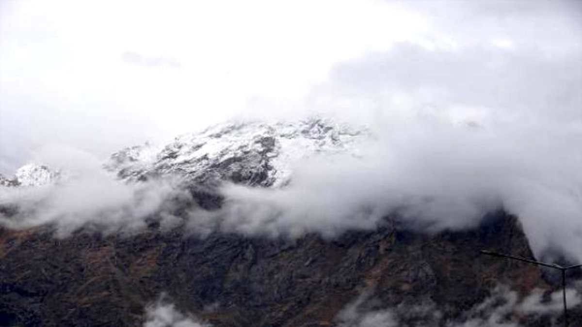 Hakkari\'nin Yüksek Kesimlerine Kar Yağdı