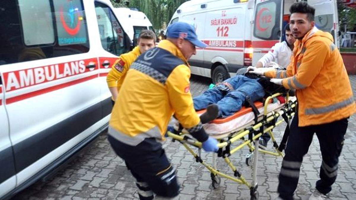 Motosiklet Otomobile Saplandı