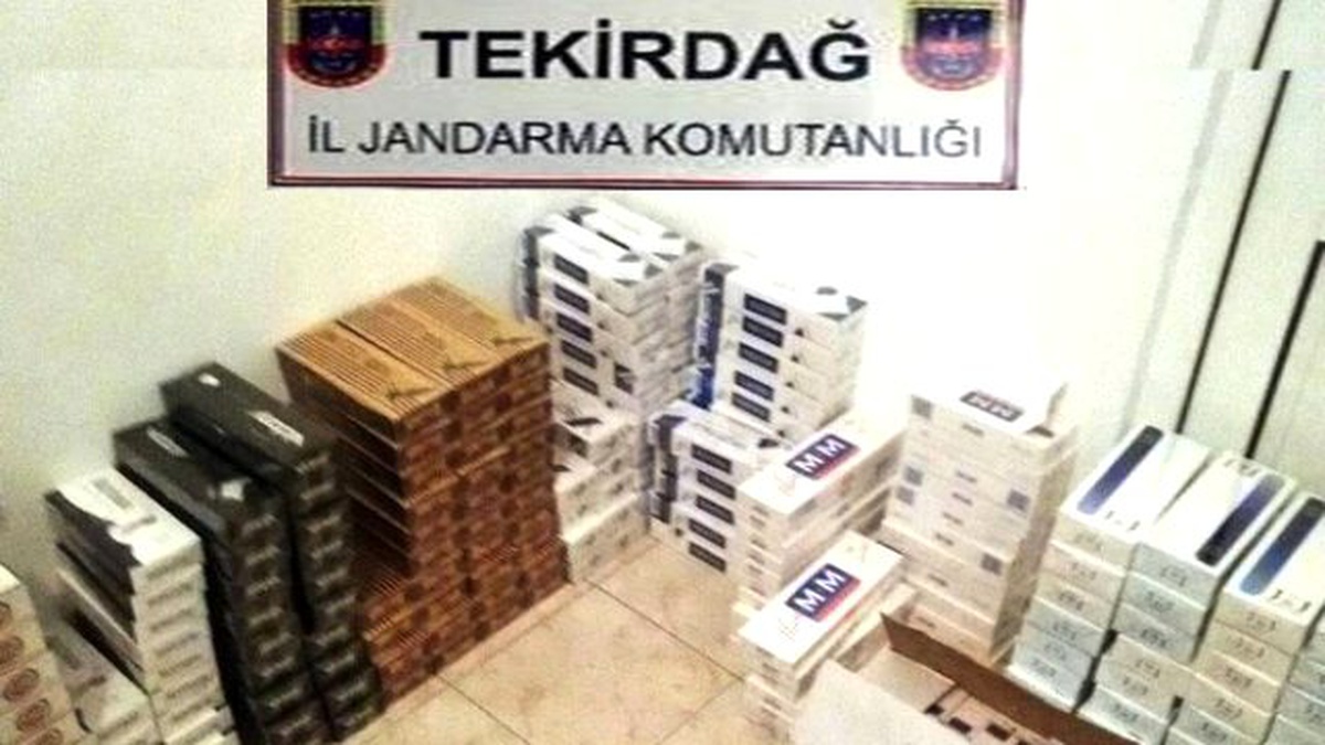 Otomobilden 2 Bin 500 Paket Kaçak Sigara Çıktı