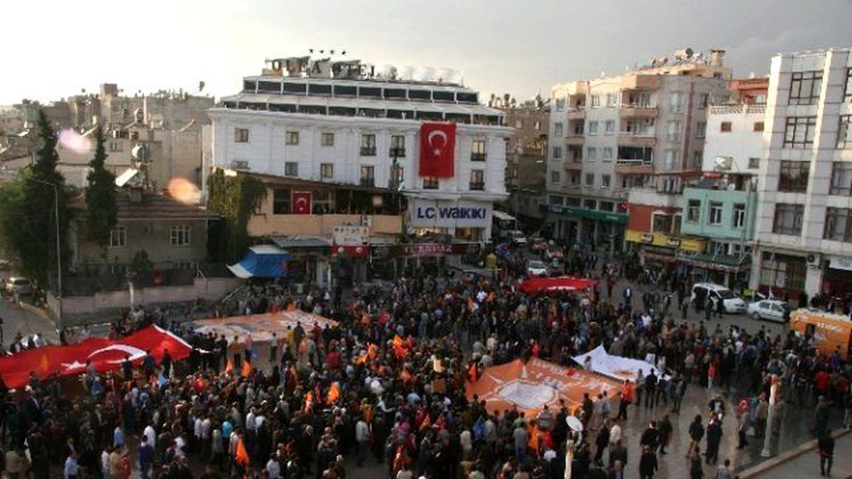 Ak Parti, Gövde Gösterisi Yaptı