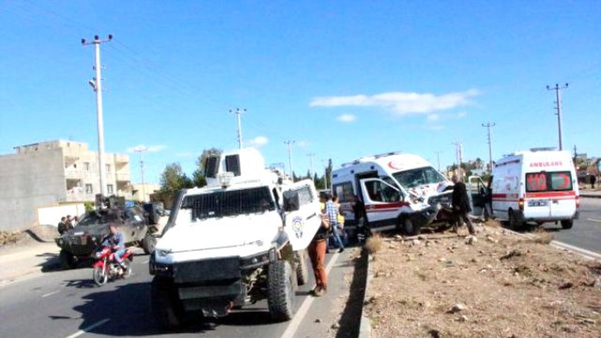 Mardin'de Ambulans Zırhlı Polis Aracına Çarptı: 3 Yaralı