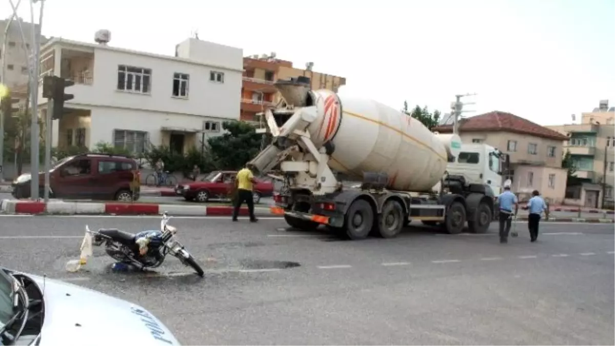 Beton Mikserinin Çarptığı Motosiklet Sürücüsü Hayatını Kaybetti