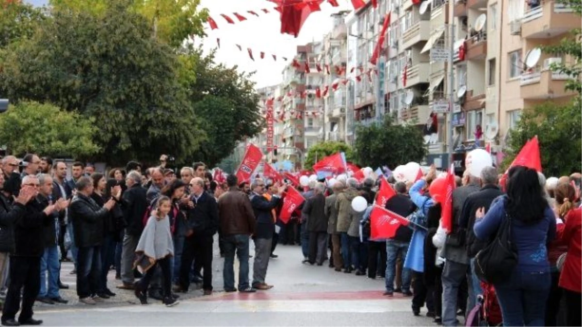 CHP\'den AK Parti Standına Ziyaret