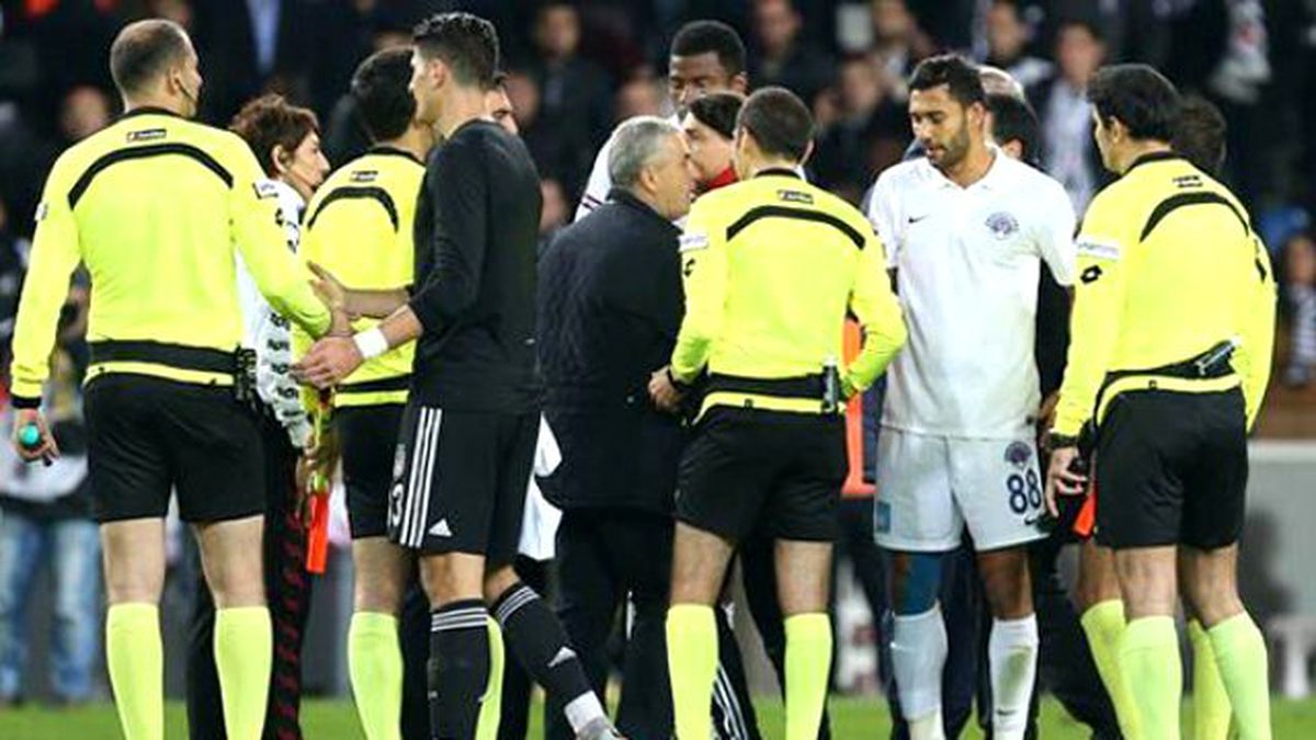 Cüneyt Çakır'ın Penaltı Kararı Tartışma Yarattı