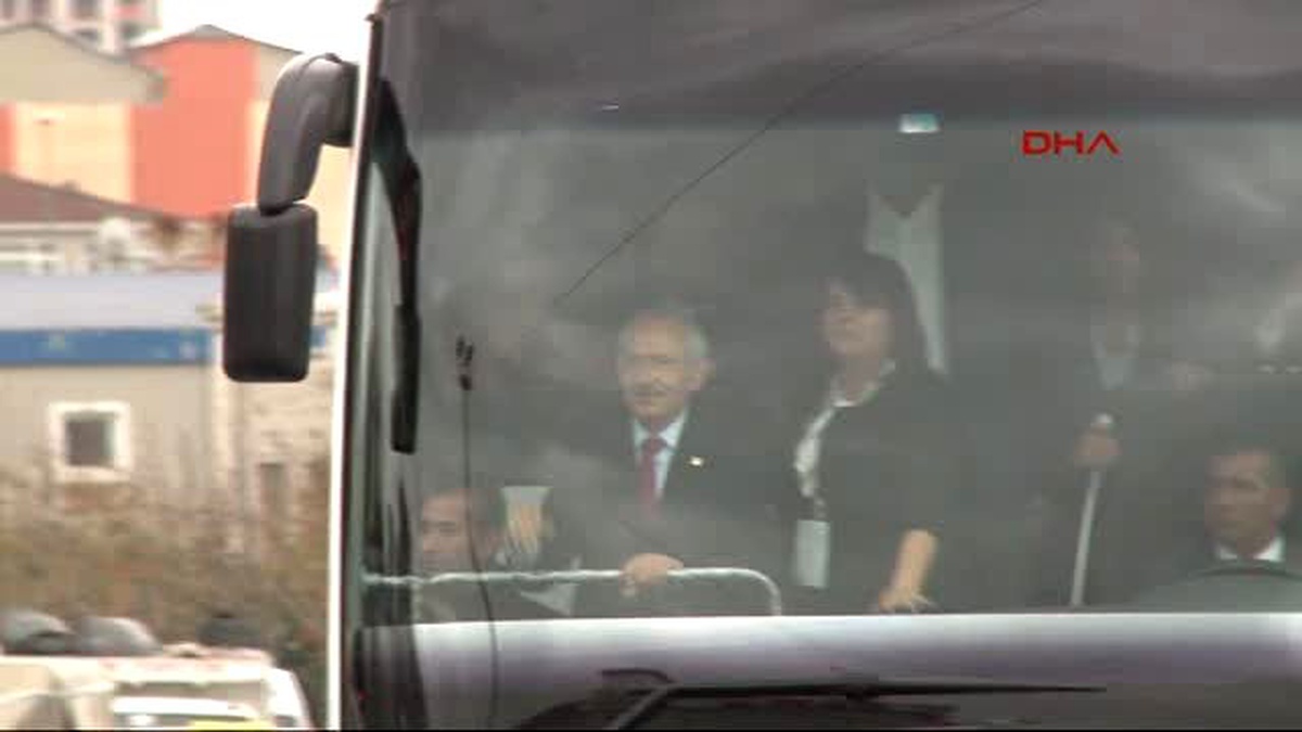 Kılıçdaroğlu Esenyurt\'ta Nişan Kurdelesi Kesti