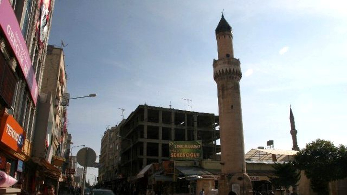 Kilis\'te İnşaatı Yarım Kalan Bina Korkutuyor