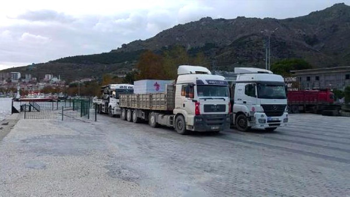 Marmara İlçesinde Gemi Seferleri İptal Olunca İlçe Halkı Adada Mahsur Kaldı
