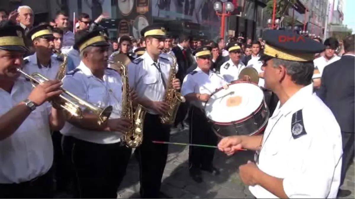 Mersin\'de Sandık Çağrısı Yaptı