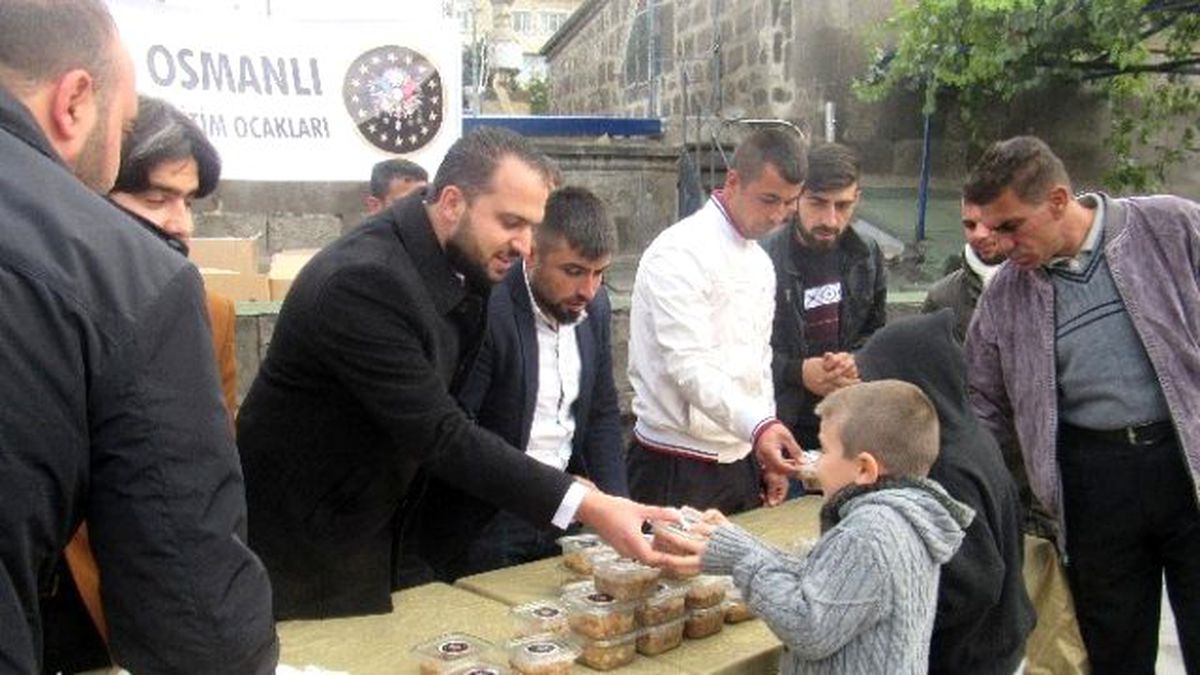 Osmanlı Eğitim Ocaklarından Aşure İkramı