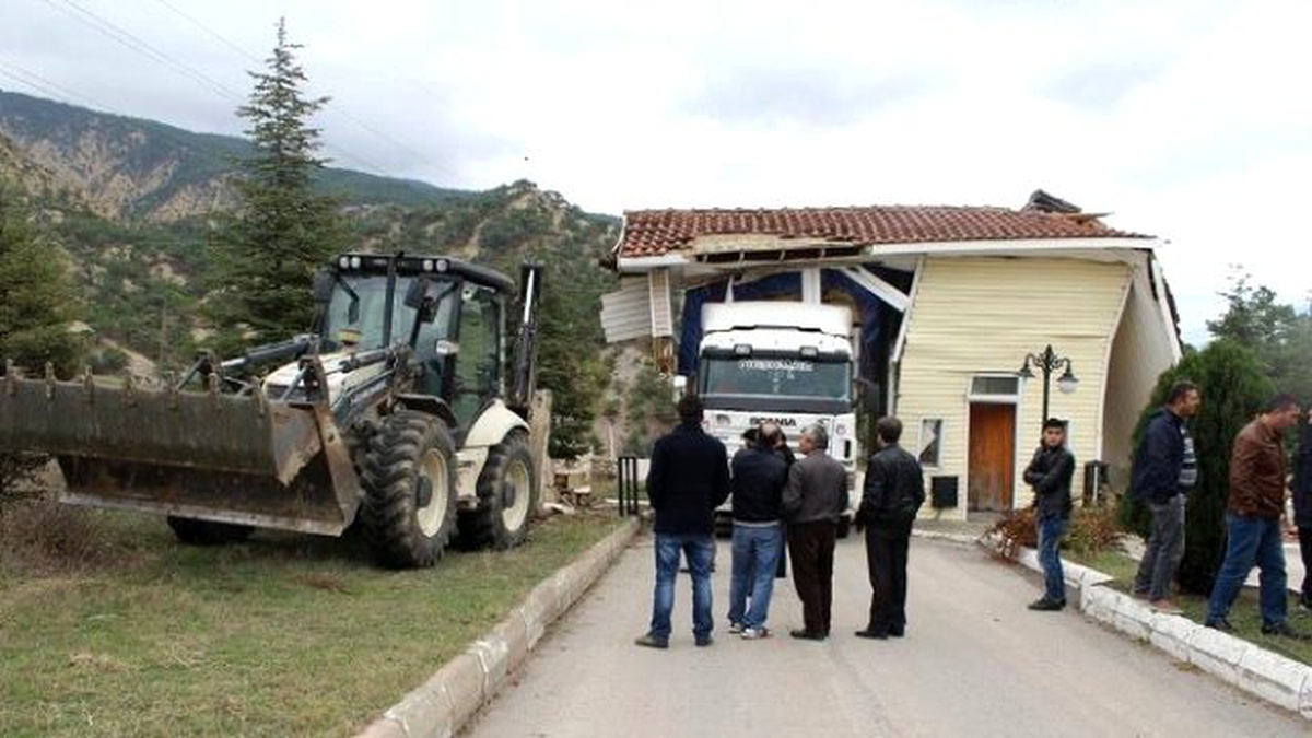 Saman Yüklü Kamyon Güvenlik Noktasına Takıldı