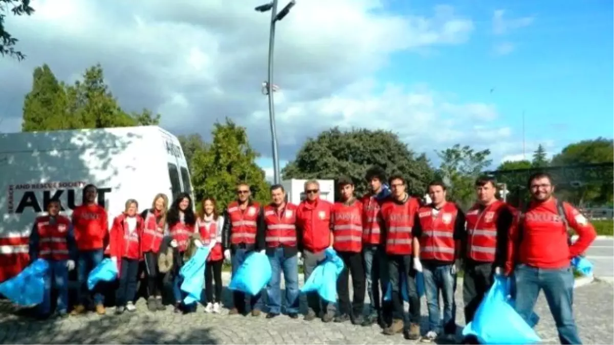 Truva Ören Yerinde Çöp Topladılar