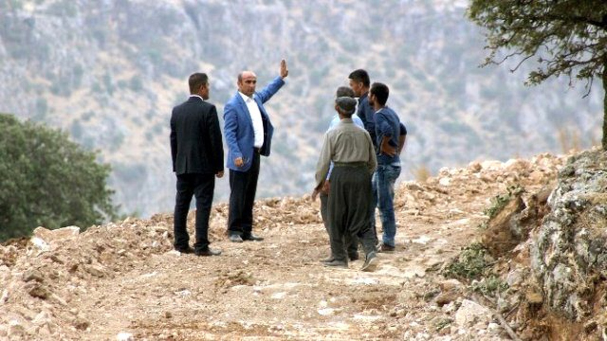 Yeni Arazi Yolları Çiftçilerin Yüzünü Güldürüyor