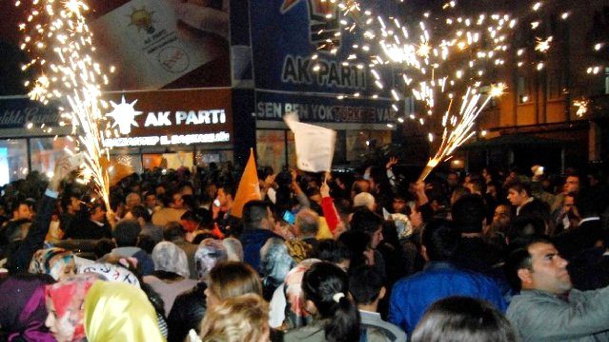 AK Parti Gaziantep\'te Zaferini Böyle Kutladı
