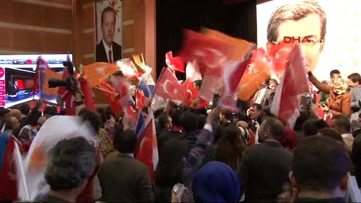 AK Parti İstanbul İl Teşkilatı\'nda Sevinç...