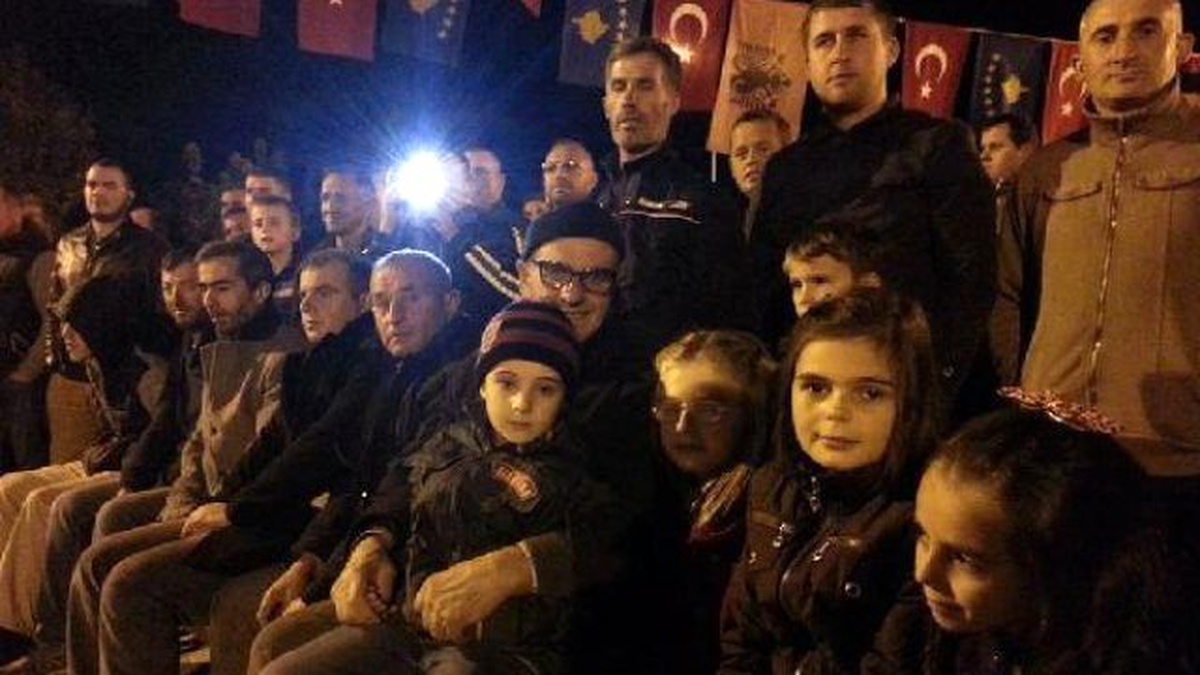 AK Parti\'nin Zaferi Kosova\'da Havai Fişek ve Halaylarla Kutlanıyor