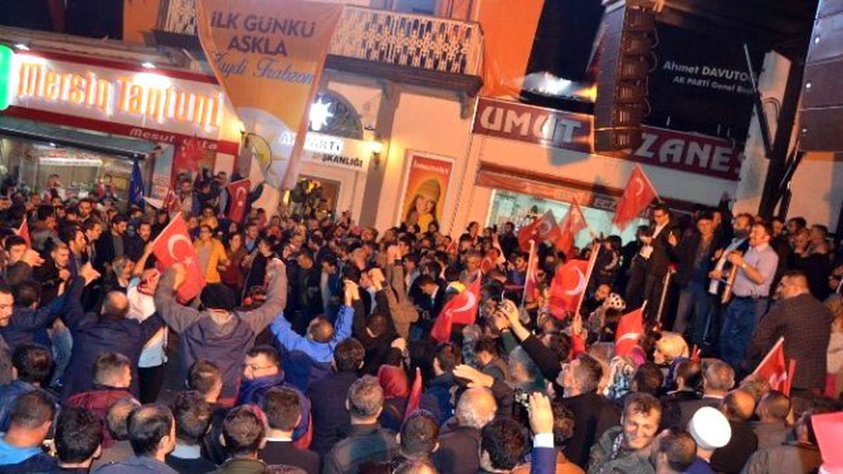 AK Parti Trabzon\'da Seçim Zaferini Kutluyor