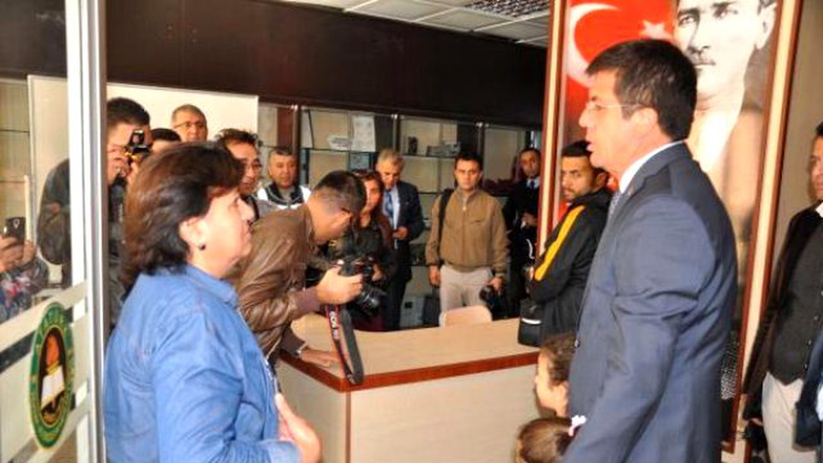 Bakan Zeybekci, Memleketi Denizli\'de Oyunu Kullandı