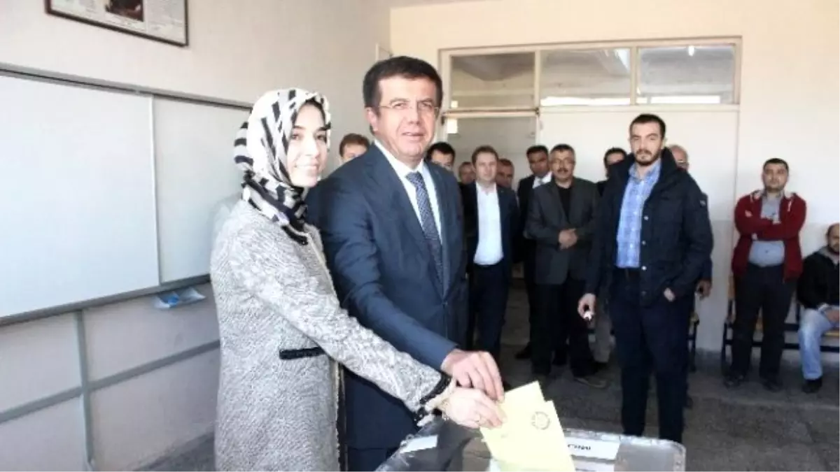 Bakan Zeybekci Oyunu Denizli\'de Kullandı