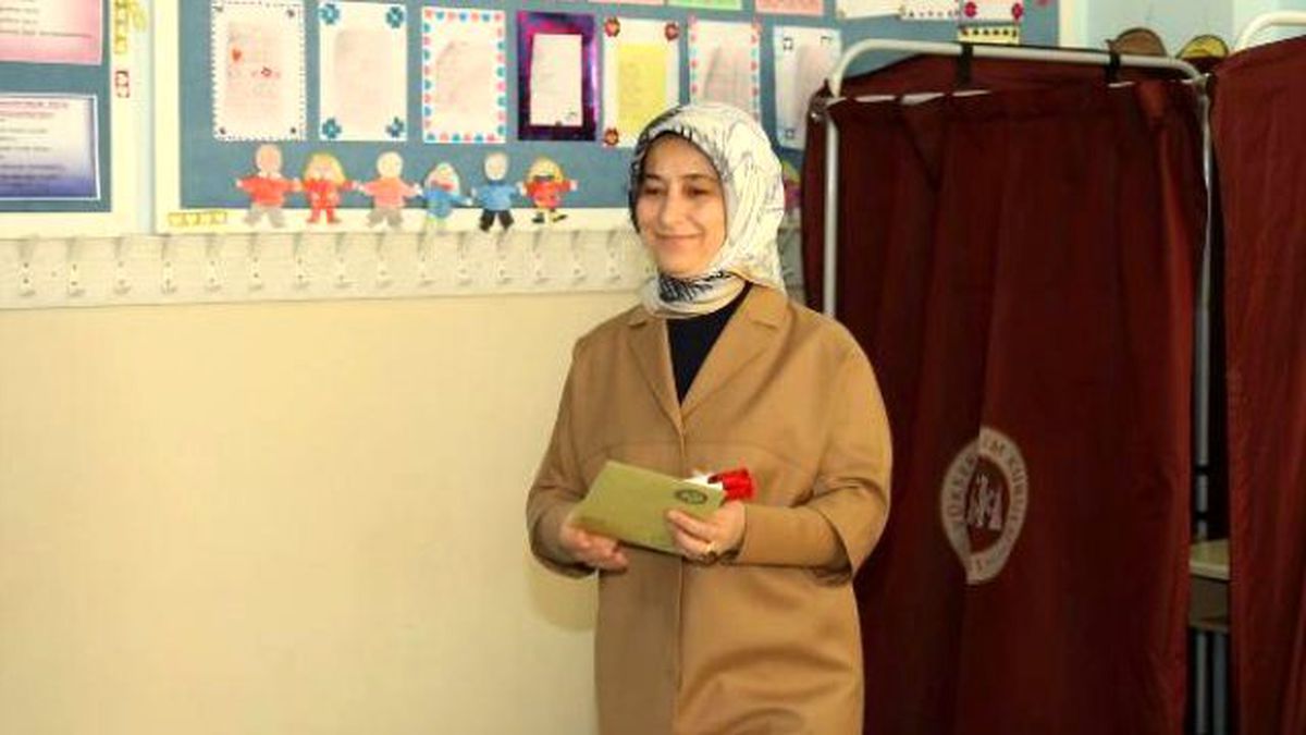 Başbakan Davutoğlu\'nun Eşi Sare Davutoğlu, Oyunu Kullandı