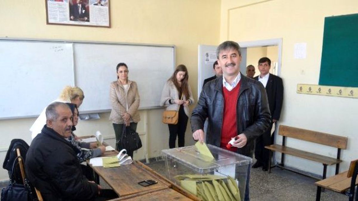 Başkan Şirin Oyunu Ailesiyle Birlikte Kullandı