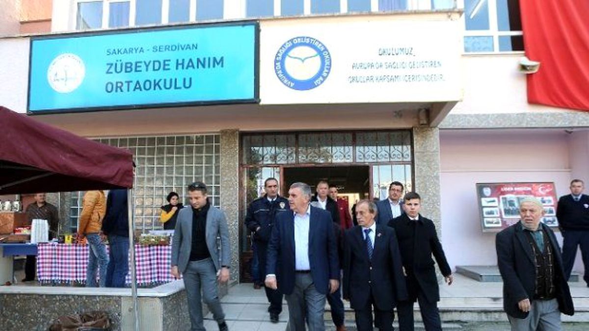 Başkan Zeki Toçoğlu Eşi ve Kızıyla Birlikte Oyunu Kullandı