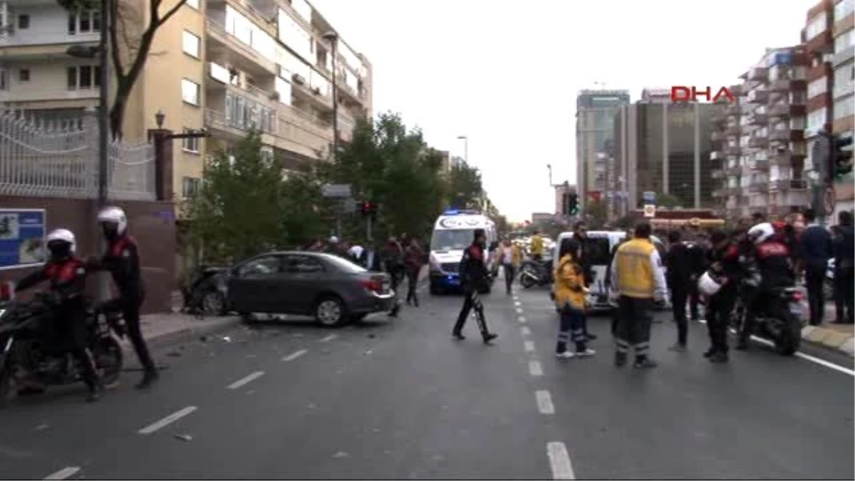Beşiktaş\'ta Trafik Kazası: 2\'si Polis 3 Yaralı