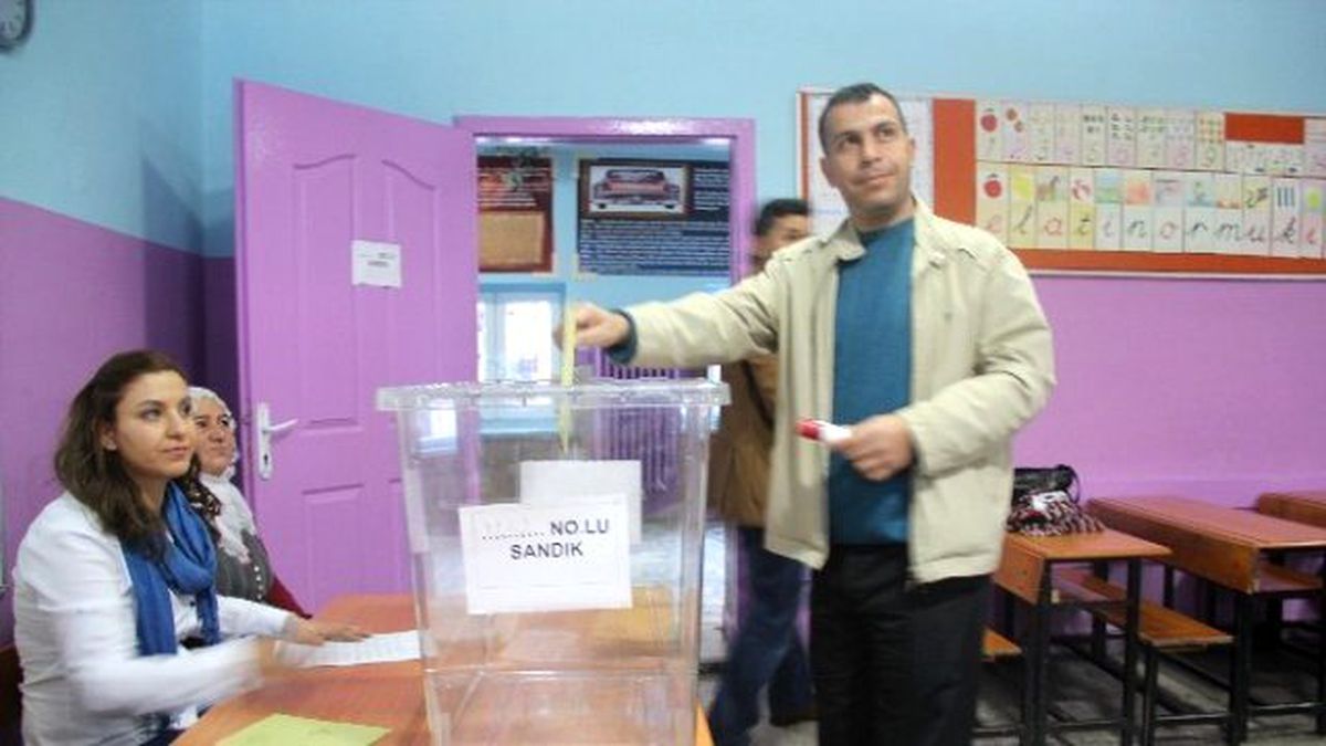 Diyarbakır\'da Oy Kullanma İşlemi Başladı