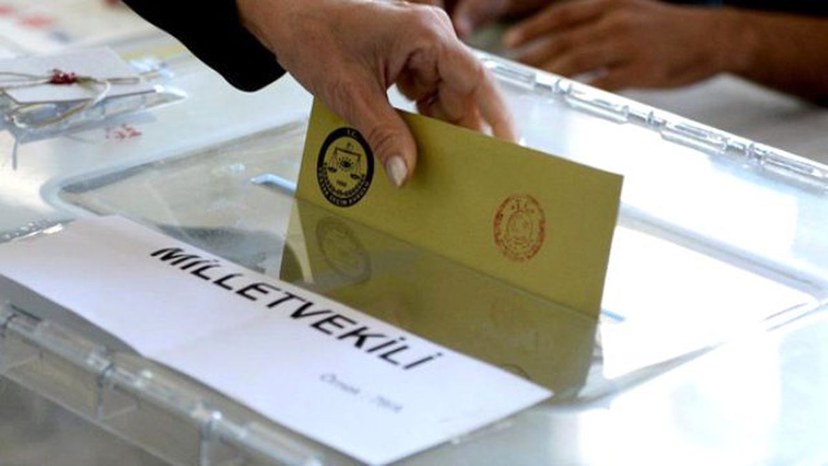 Dünya, 1 Kasım Seçimini İzliyor