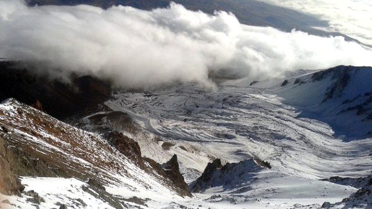 Erciyes Dağına Muratpaşa Bayrağı Dikildi