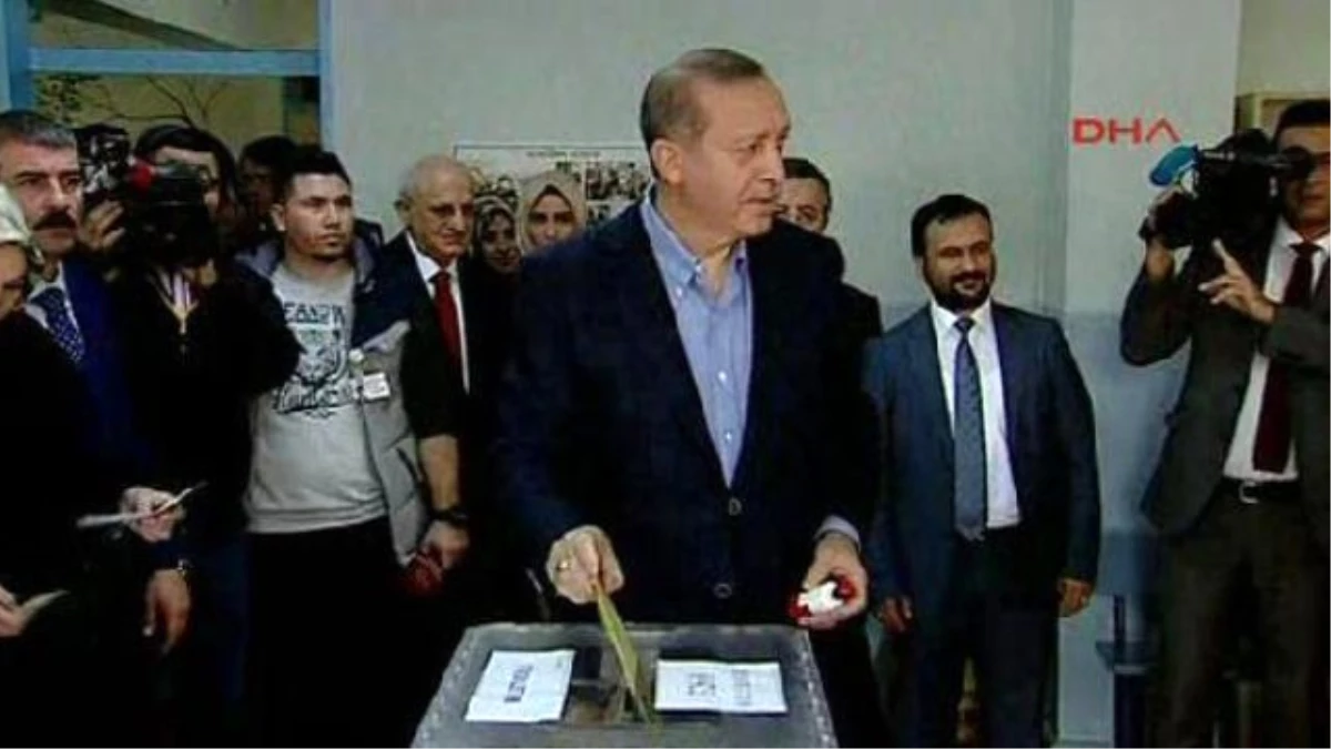 Erdoğan Casts Vote İn Istanbul