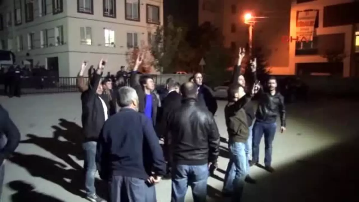 Eskişehir'de MHP'lilerle Hdp'liler Arasında Gerginlik Yaşandı