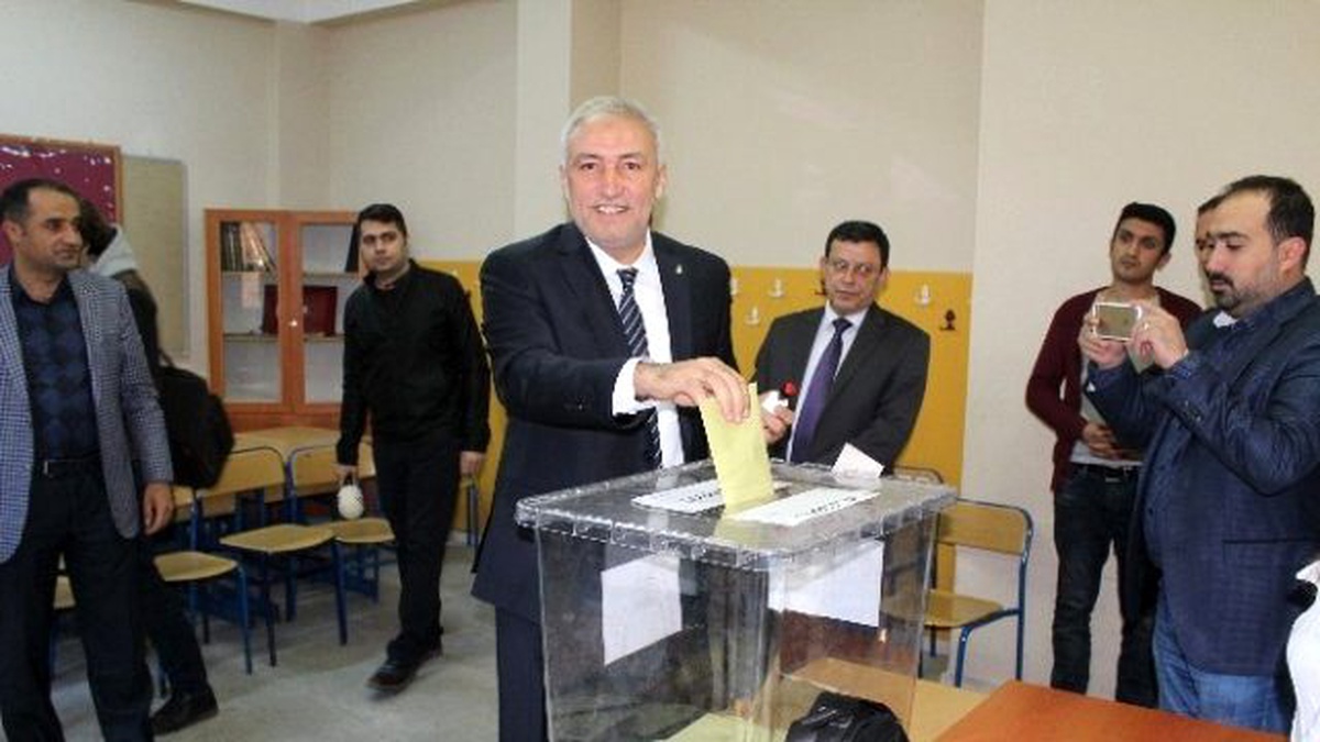 Hakan Kahtalı Türkiyem Ortaokulunda Oyunu Kullandı