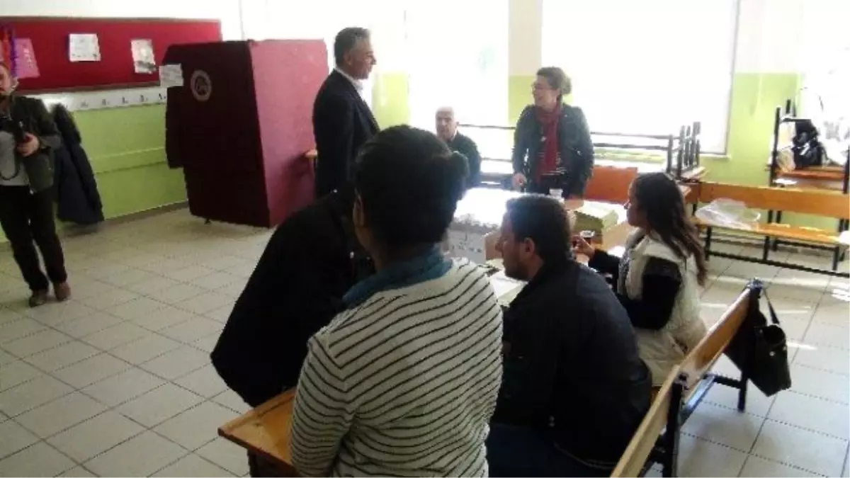 Hdp Gaziantep Milletvekili Adayı Osman Demirci, Oyunu Kullandı