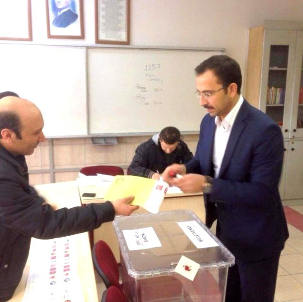 İlk Oyu AK Parti İl Başkanı Tanrıver Kullandı