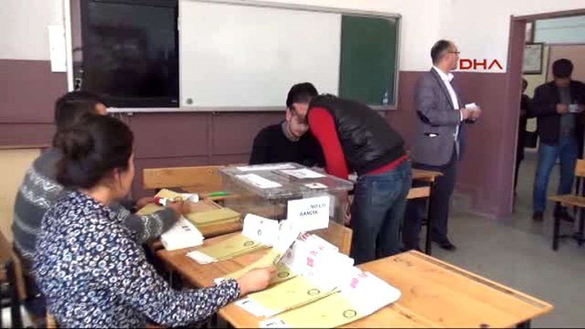 Isparta\'da Seçmenler Sandık Başında