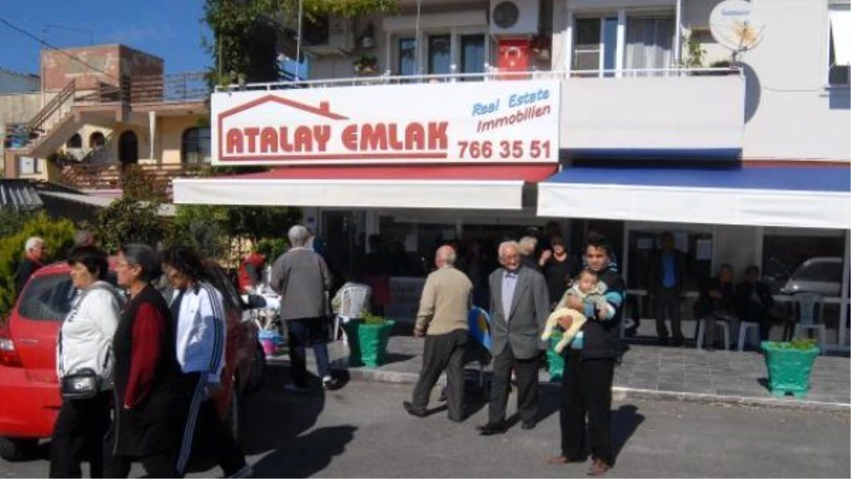 İzmir\'de Oy Kullanılacak Okul Olmayınca, Sandık Emlak Ofisine Konuldu